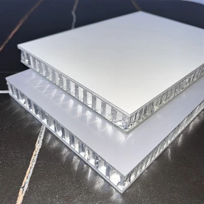 Kiểm soát số chống cháy Dập nổi hoa Kim loại trần vuông Tấm ốp trần nhôm Văn phòng tòa nhà
